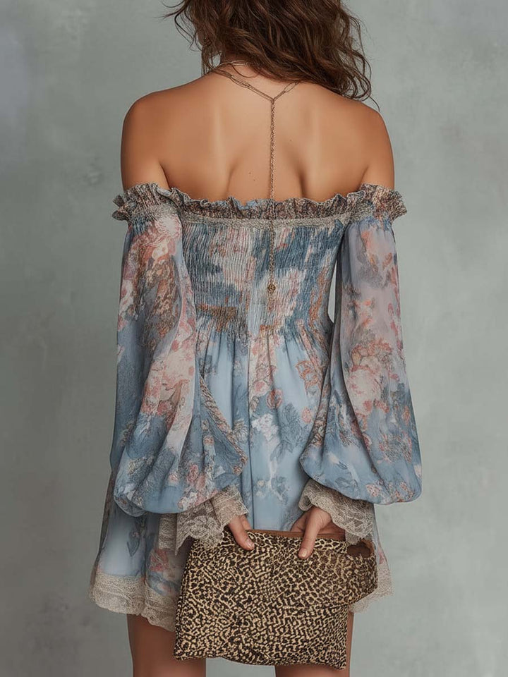 Romane | Mini Vestido de Gasa Plisada con Hombros Descubiertos y Flores Románticas