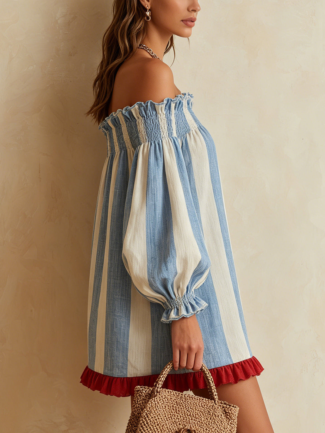 Ondine | Mini Vestido Rayado Azul y Blanco con Hombros Descubiertos y Dobladillo en Contraste