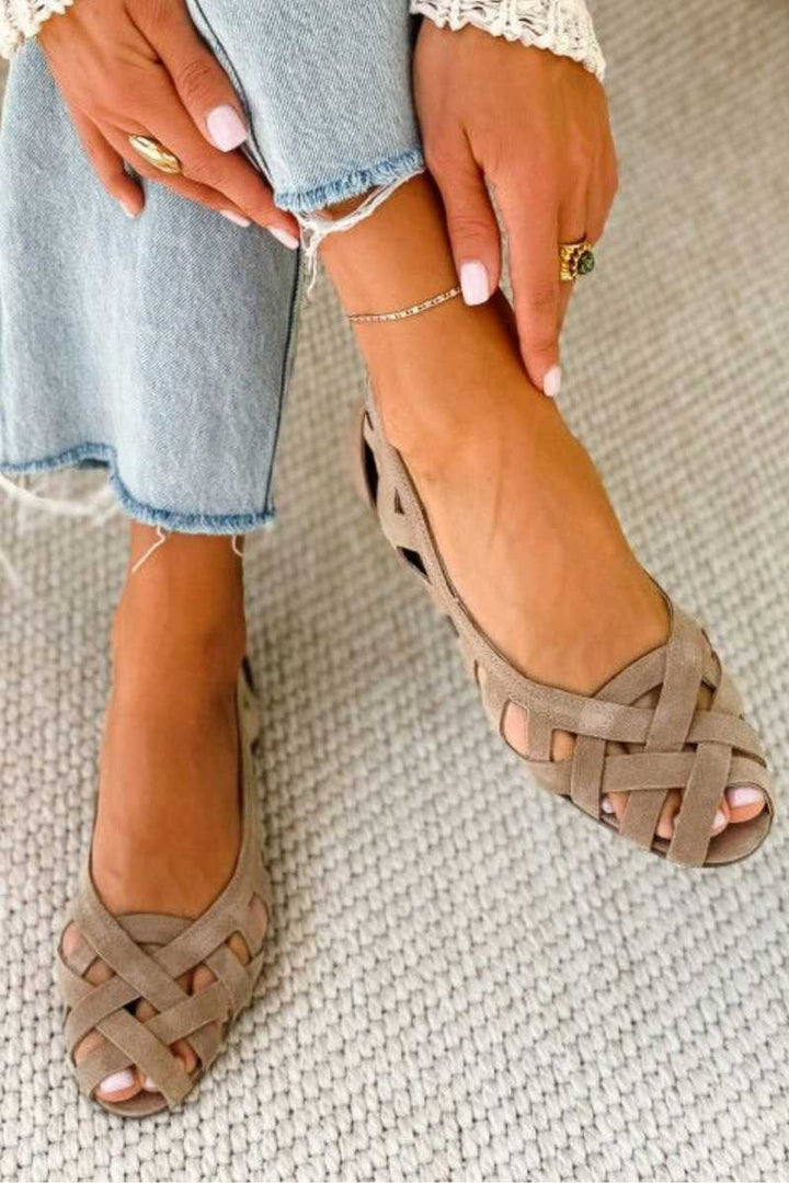 Hina | Sandalias planas con dedos al aire y material trenzado