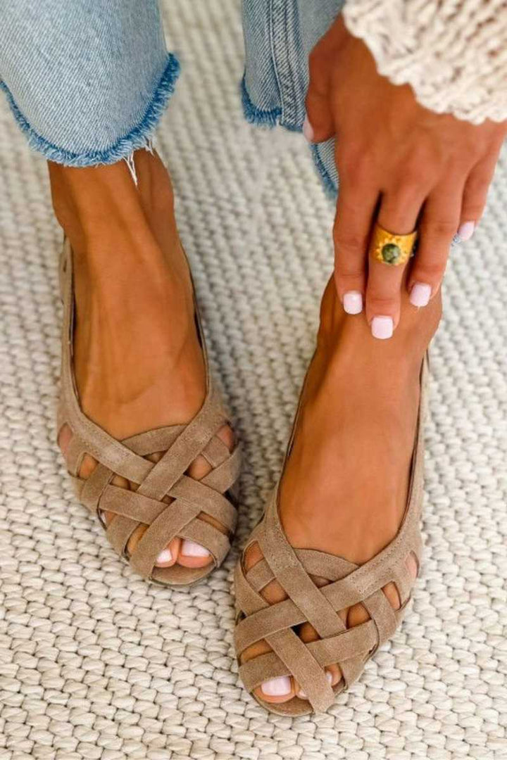 Hina | Sandalias planas con dedos al aire y material trenzado