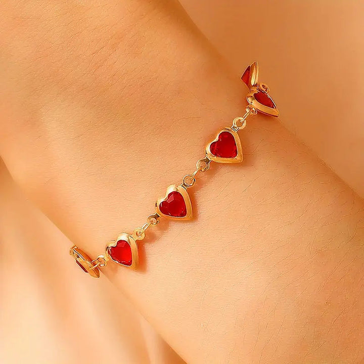 Pulsera en corazón de rubí dorado