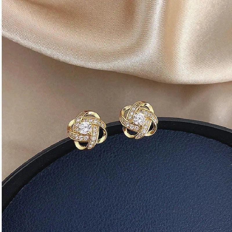Pendientes en espiral dorados con cristales