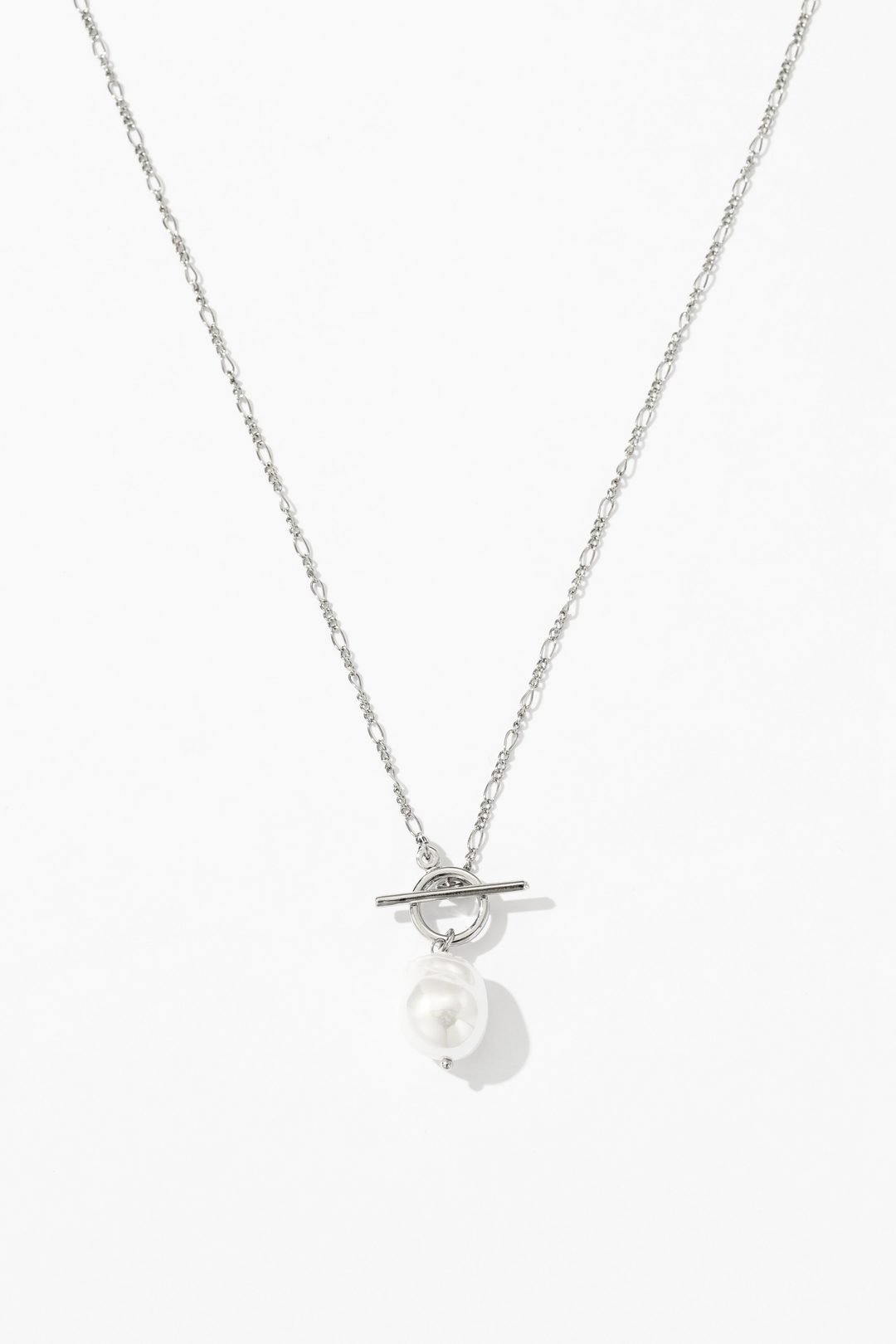 Collar Elegante con Perlas Doradas