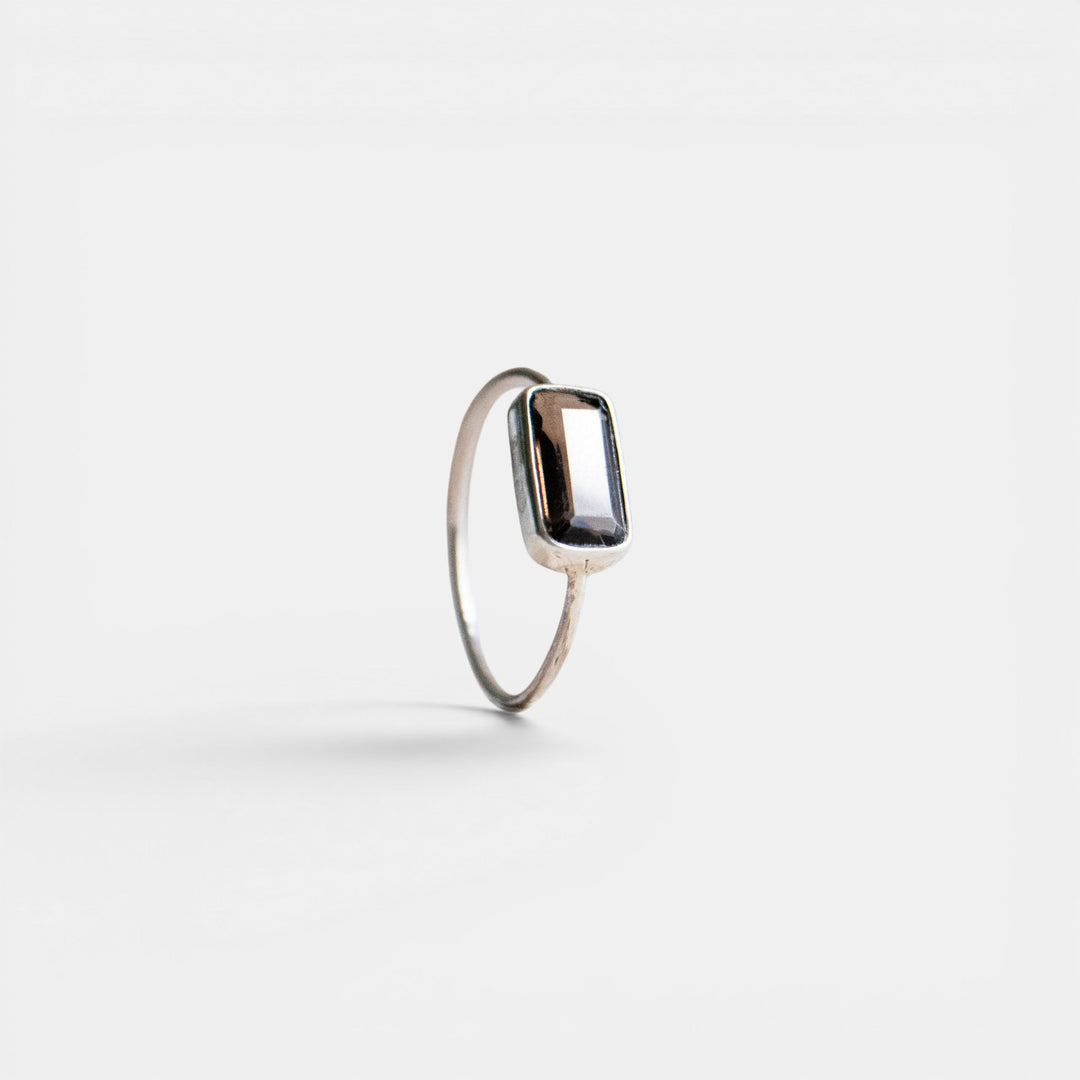 Anillo de cuarzo ahumado cuadrado marrón oscuro en plata esterlina 925