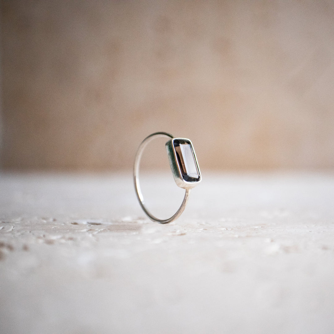 Anillo de cuarzo ahumado cuadrado marrón oscuro en plata esterlina 925