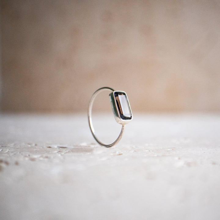 Anillo de cuarzo ahumado cuadrado marrón oscuro en plata esterlina 925