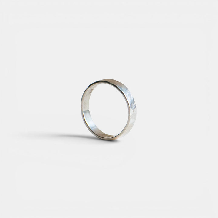 Anillo martillado de plata esterlina 925 hecho a mano