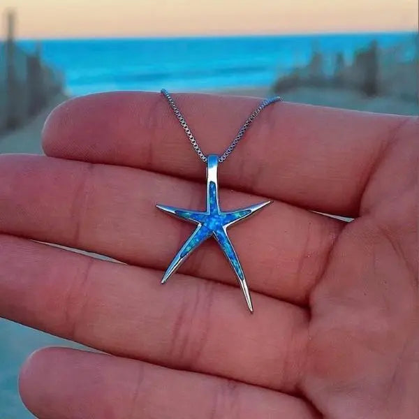 Collar con Colgante de Caballito de Mar en Plata con Ópalo Azul