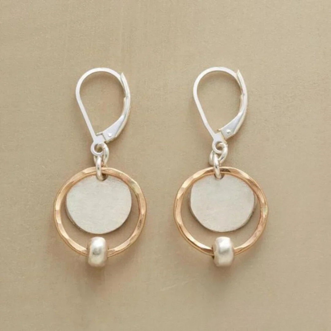 Pendientes elegantes de oro y plata con perlas