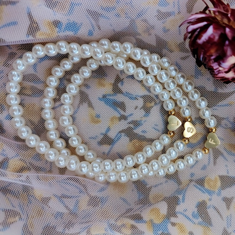 Pulsera Chic con Inicial en Forma de Corazón (A–Z)