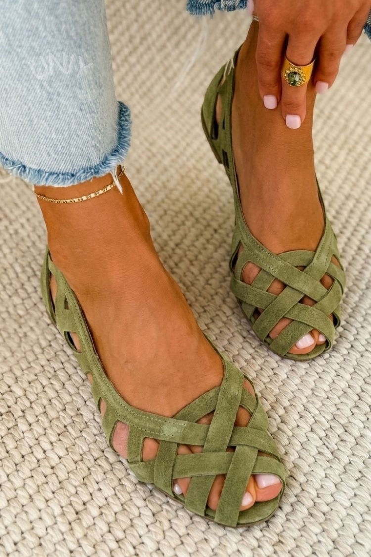 Hina | Sandalias planas con dedos al aire y material trenzado