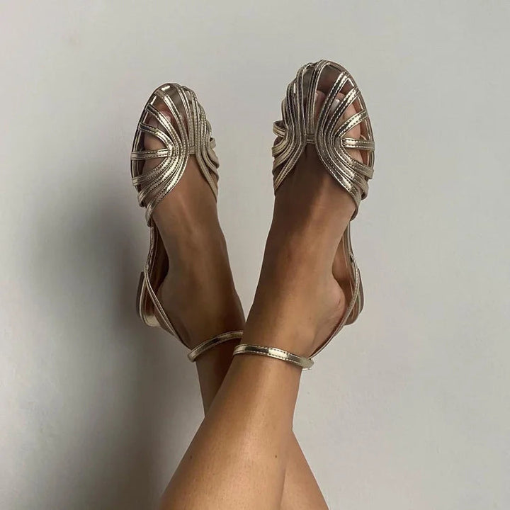 Sandalias doradas Vittoria con detalle joya