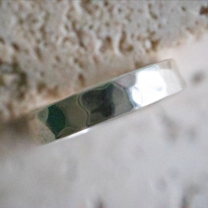 Anillo martillado de plata esterlina 925 hecho a mano