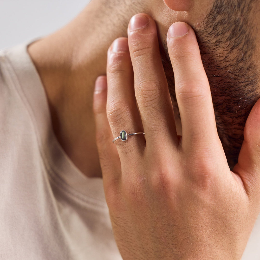 Anillo delicado de Labradorita en Plata Esterlina 925 / Anillo apilable ovalado hecho a mano