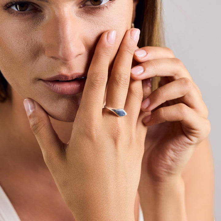 Pequeña anillo de sello en plata esterlina 925 cuadrada hecha a mano