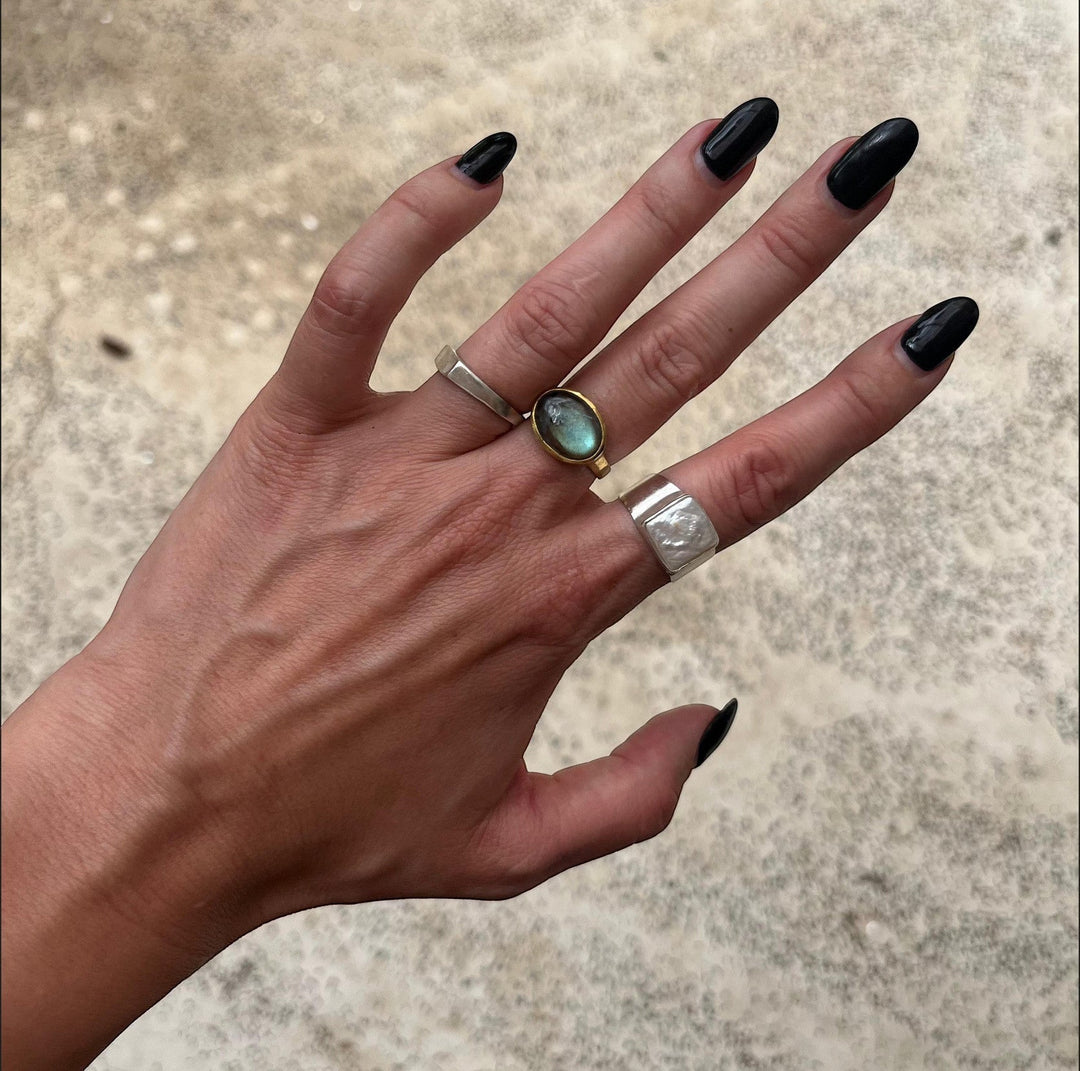 Anillo de sello ancho y cuadrado en plata esterlina 925 con perla de agua dulce natural