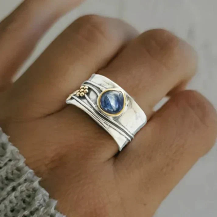 Anillo Vintage Zafiro Azul en Plata Dorada