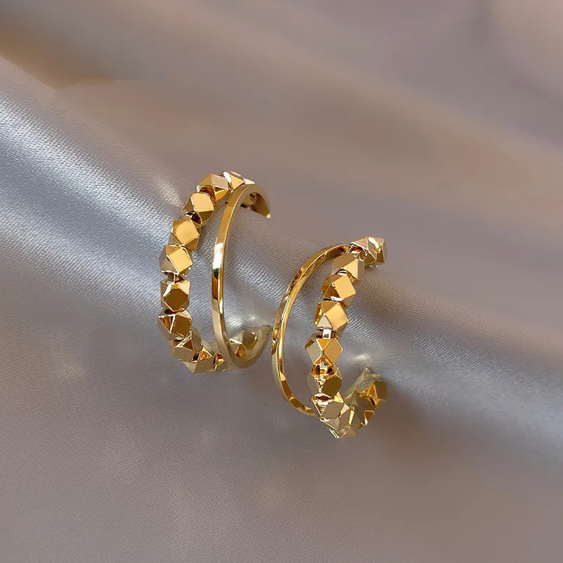 Pendientes Elegantes de Oro con Cubic
