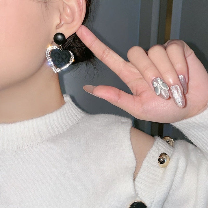 Pendientes en forma de corazón negros de oro