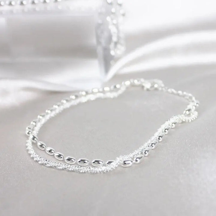 Elegante conjunto de pulseras de plata con piedras de zirconio