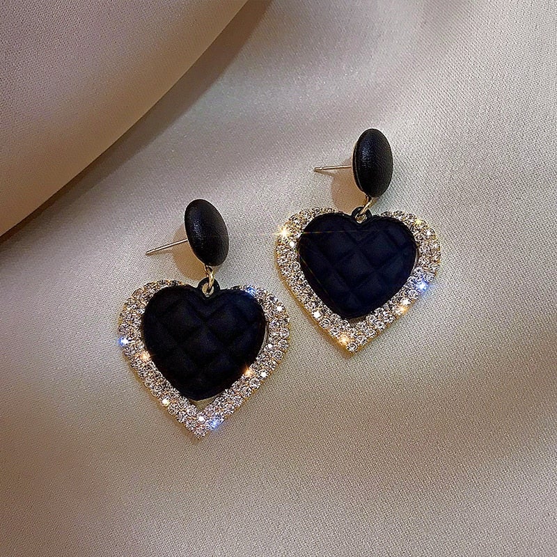 Pendientes en forma de corazón negros de oro