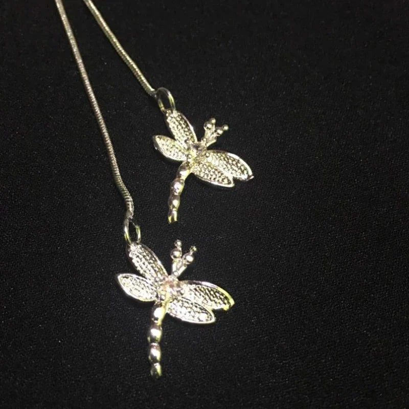 Collar con Colgante de Libélula en Plata de Ley