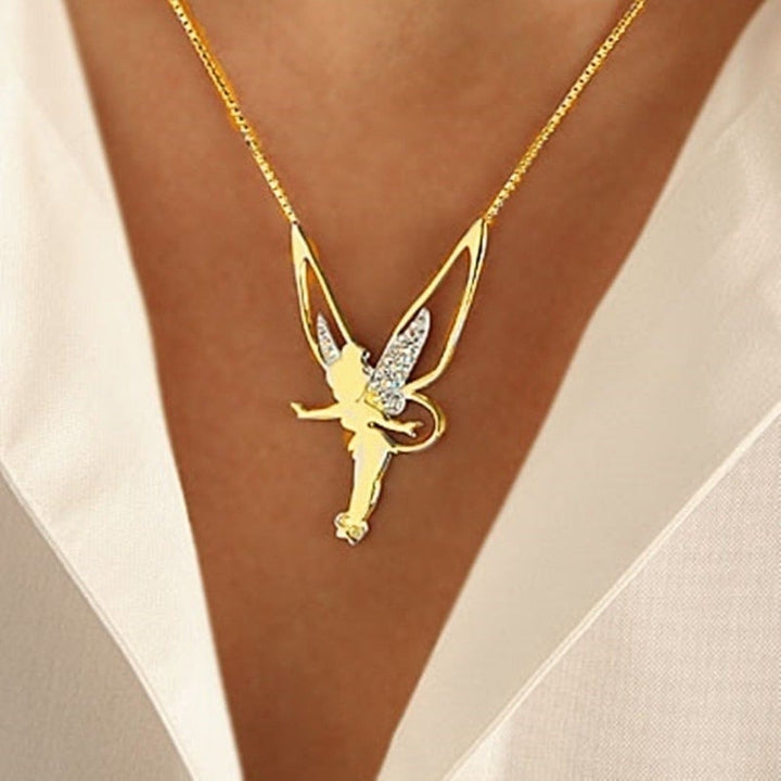 Collar de oro con colgante de hada