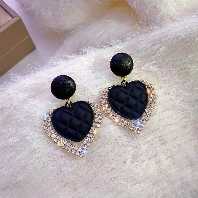 Pendientes en forma de corazón negros de oro