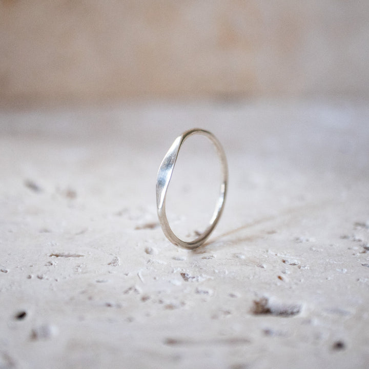 Bonita pequeña anillo de sello en plata esterlina 925, hecho a mano