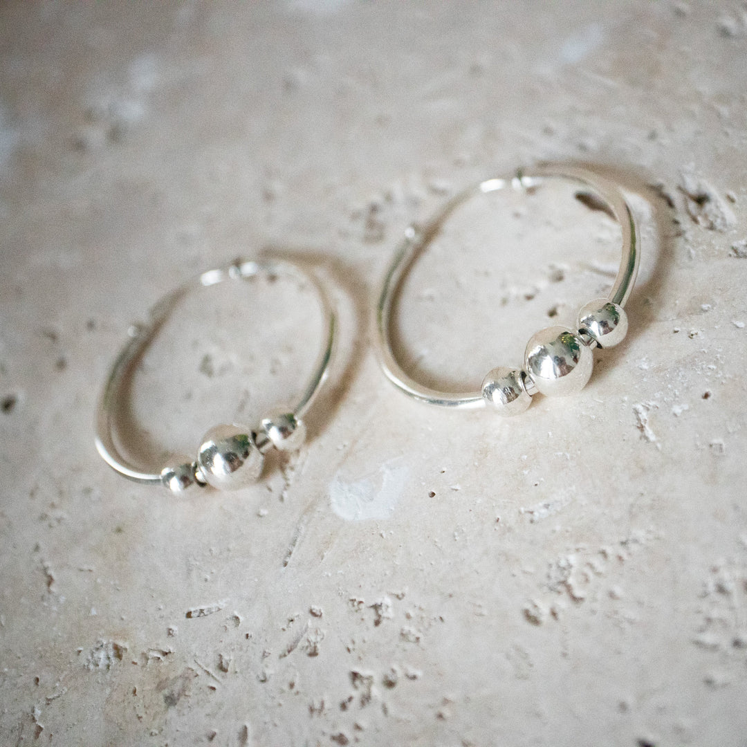 Aros de Plata Esterlina 925 con Bolas Móviles, Pendientes en Diferentes Tamaños