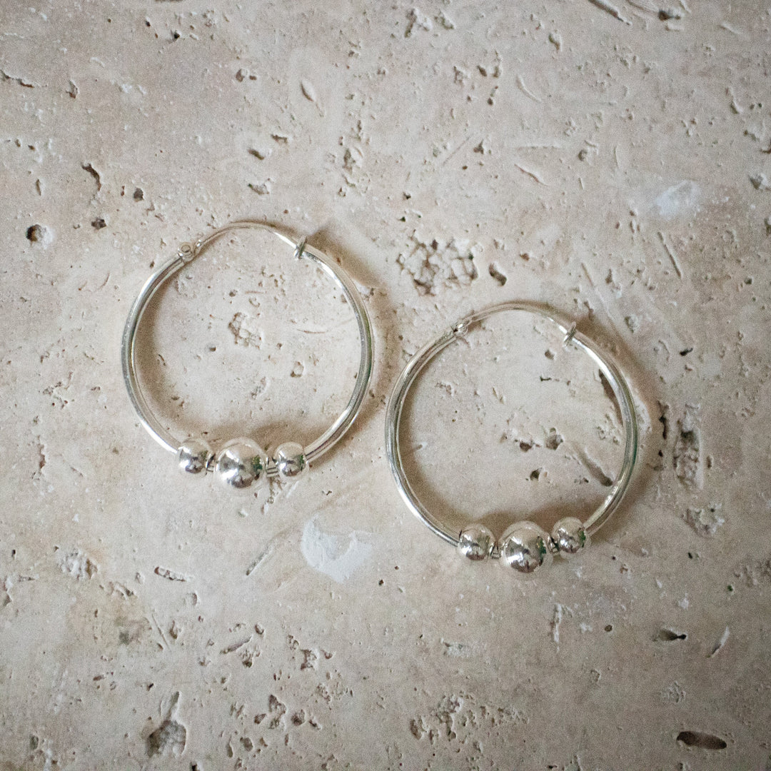 Aros de Plata Esterlina 925 con Bolas Móviles, Pendientes en Diferentes Tamaños