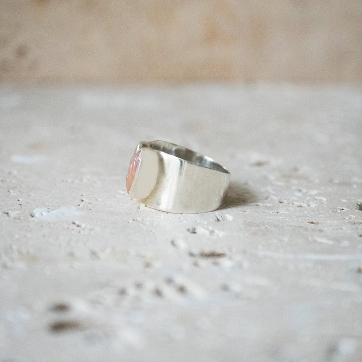 Anillo de sello ancho con corazón de plata esterlina 925 y perla de agua dulce natural - como se vio en Insta