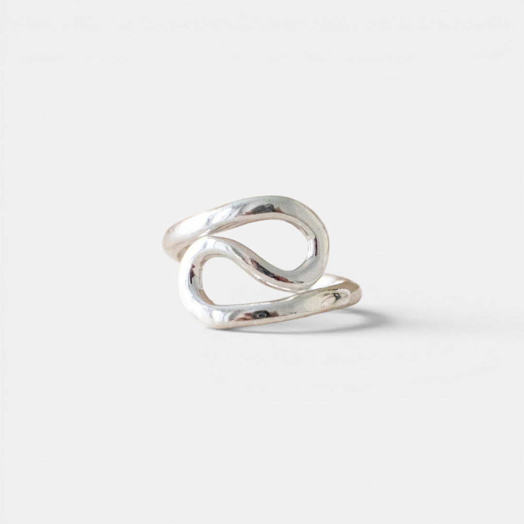 Anillo Statement Welle Swirl en Plata de Ley 925 asimétrico hecho a mano