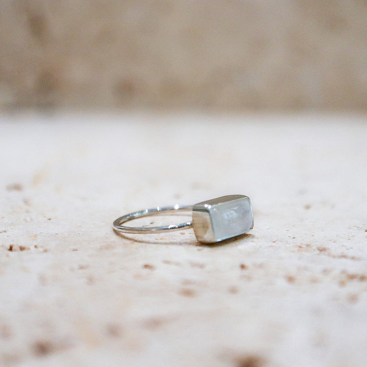 Anillo de piedra de luna arcoíris cuadrado en plata de ley 925 / Anillo de piedra de luna
