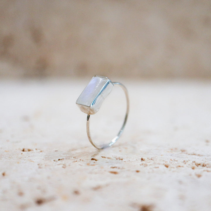 Anillo de piedra de luna arcoíris cuadrado en plata de ley 925 / Anillo de piedra de luna
