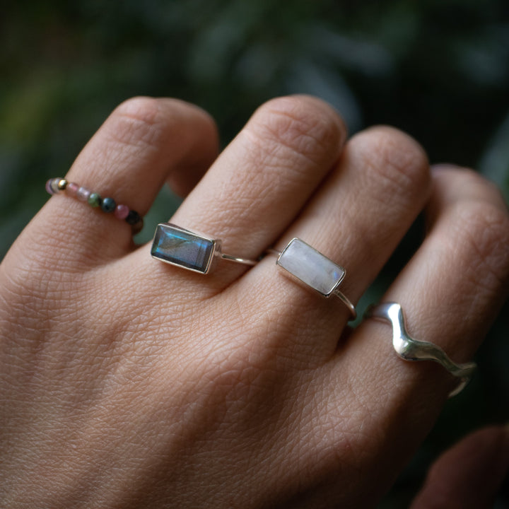 Anillo de piedra de luna arcoíris cuadrado en plata de ley 925 / Anillo de piedra de luna