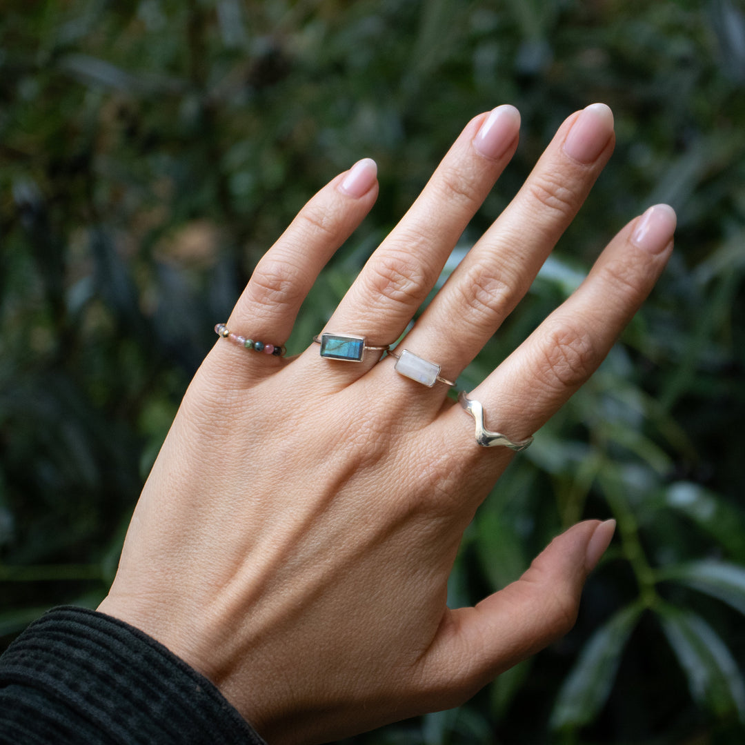 Anillo de piedra de luna arcoíris cuadrado en plata de ley 925 / Anillo de piedra de luna