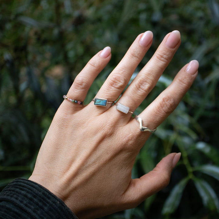 Anillo de piedra de luna arcoíris cuadrado en plata de ley 925 / Anillo de piedra de luna