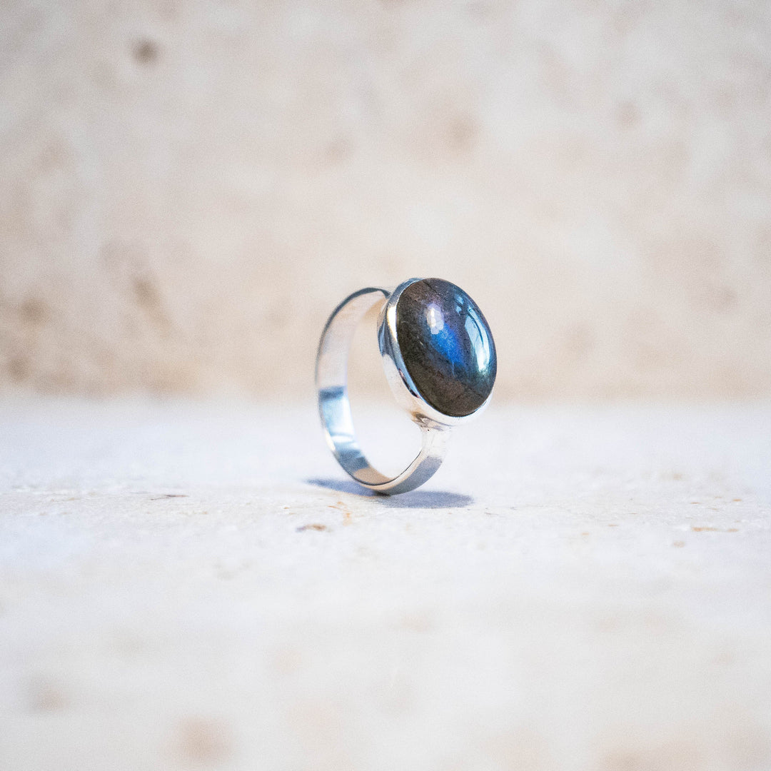 Gran Anillo Ovalado de Labradorita en Plata Esterlina 925