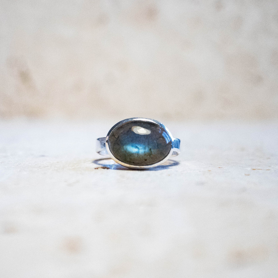 Gran Anillo Ovalado de Labradorita en Plata Esterlina 925