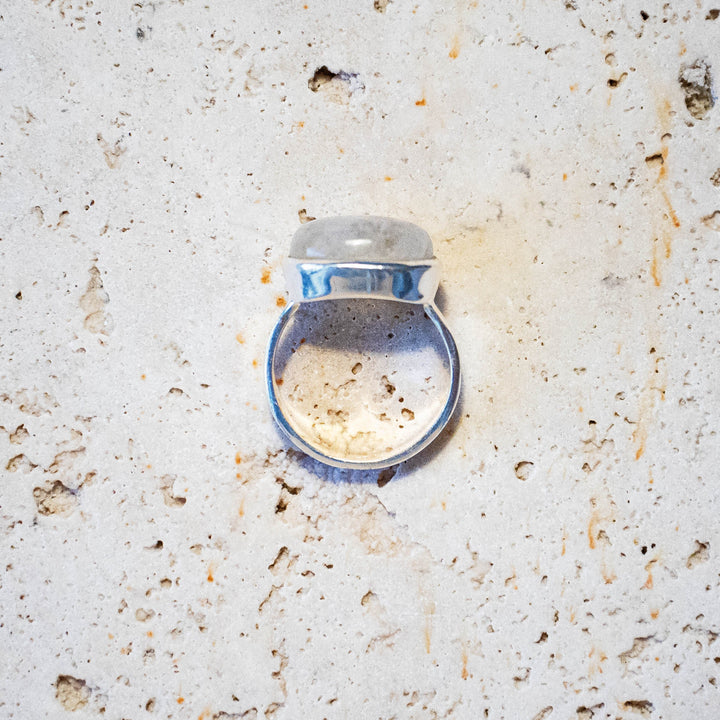 Gran Anillo Ovalado de Piedra de Luna en Plata Esterlina 925 – Hecho a Mano