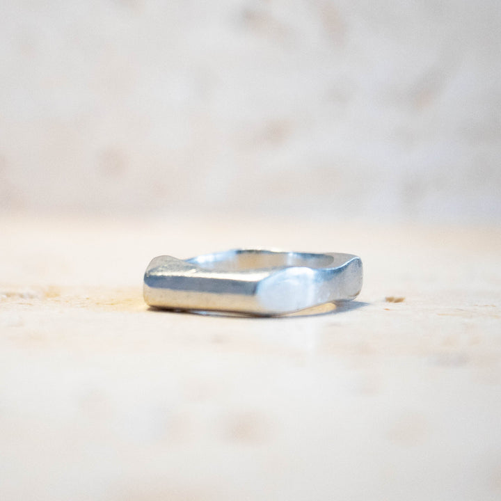 Anillo asimétrico de plata esterlina maciza 925 – hecho a mano