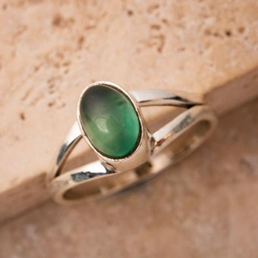 Anillo pequeño de ónice verde con piedra ovalada en plata esterlina 925, hecho a mano