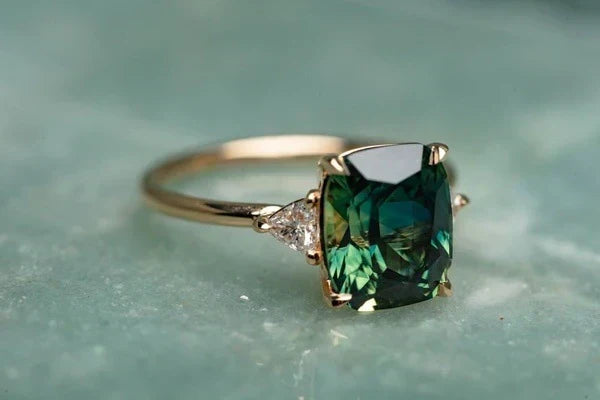 Anillo de Oro con Piedra Inspirado en el Vintage