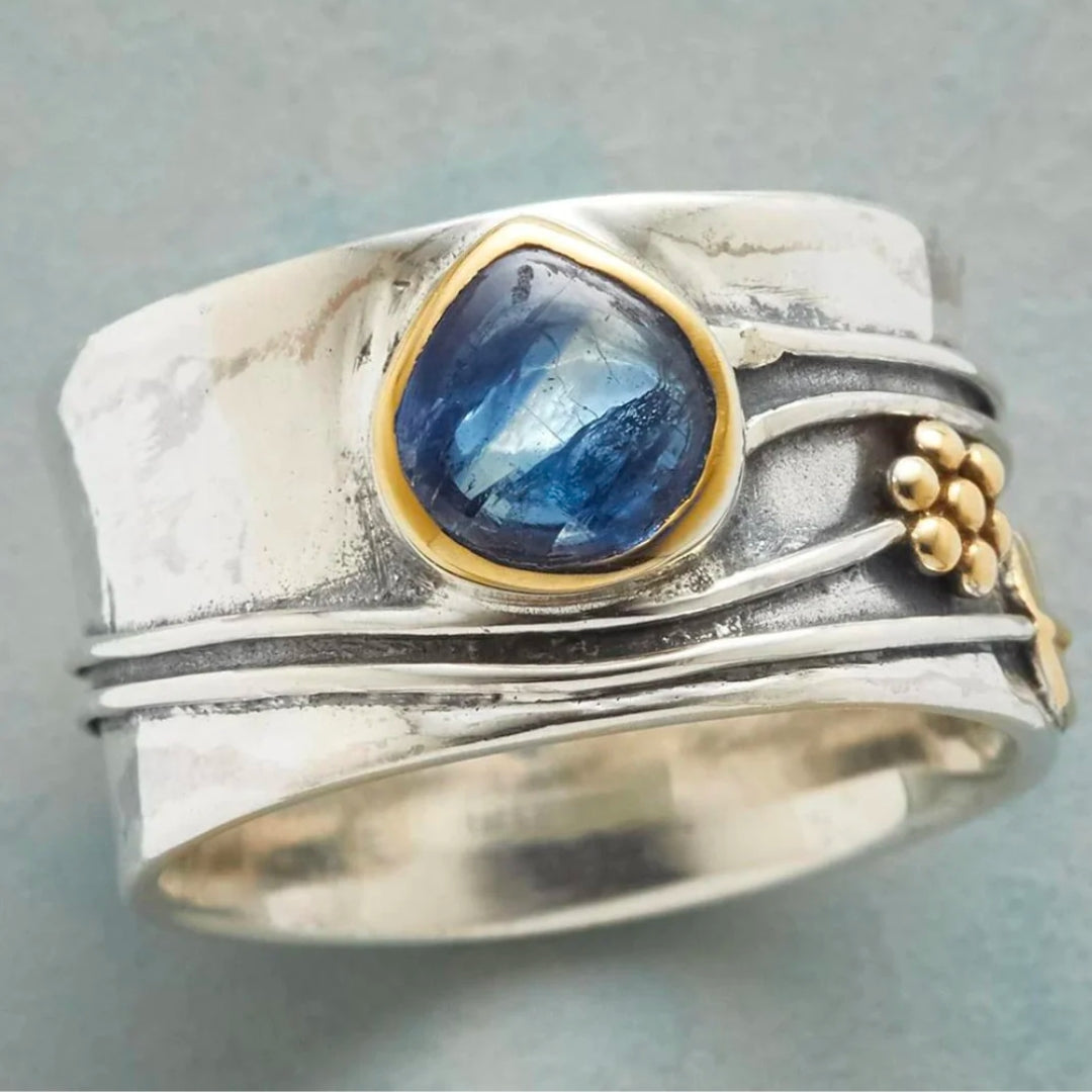 Anillo Vintage Zafiro Azul en Plata Dorada