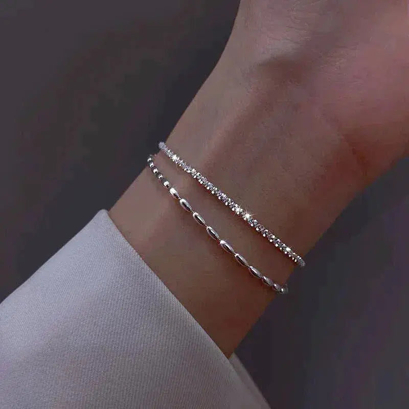 Elegante conjunto de pulseras de plata con piedras de zirconio