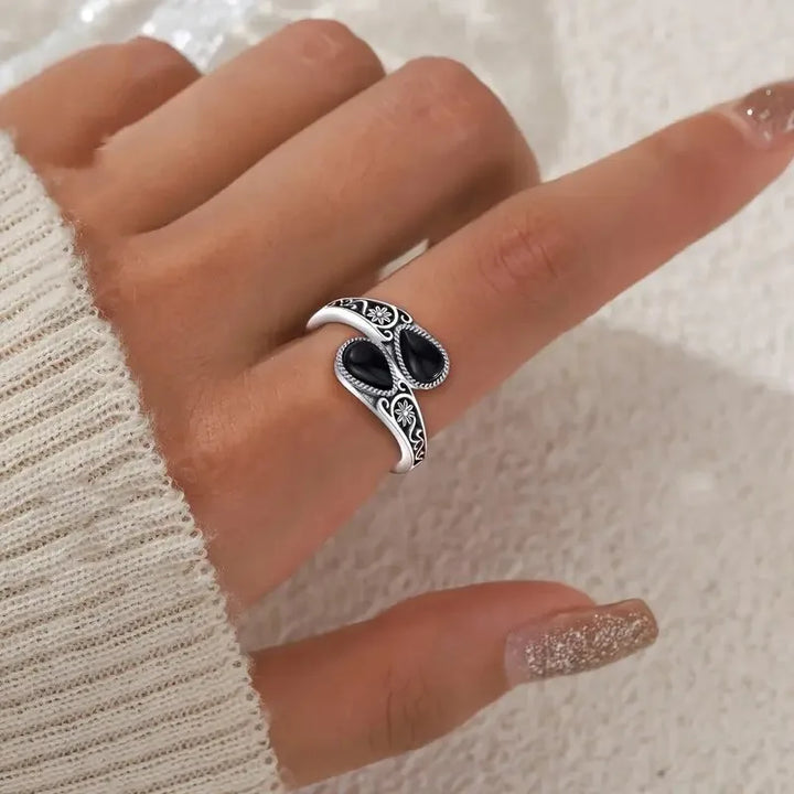 Anillo Elegante con Piedra de Luna Flor
