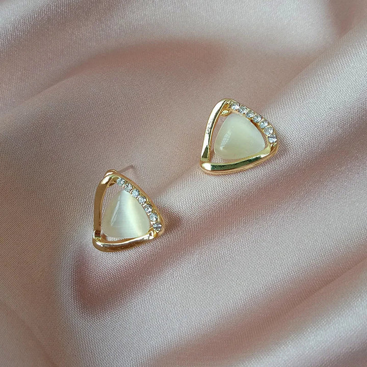 Pendientes triangulares avanzados con ópalos y cristales