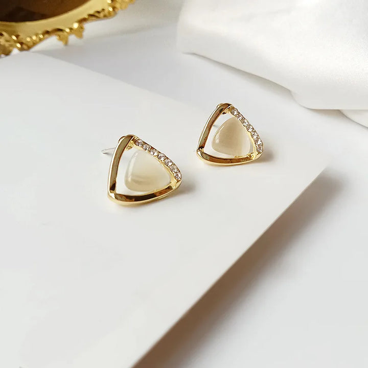 Pendientes triangulares avanzados con ópalos y cristales