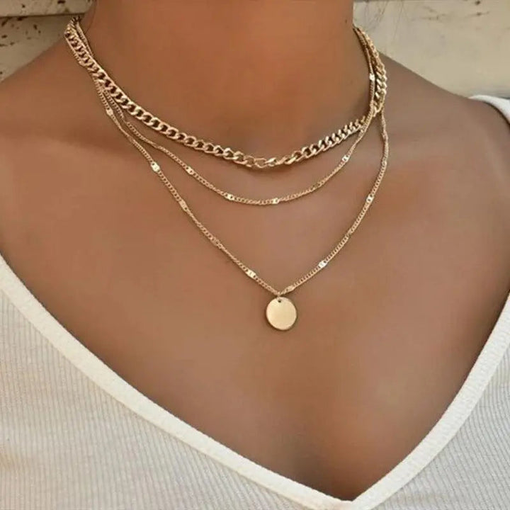 Collar Elegante de Oro y Plata